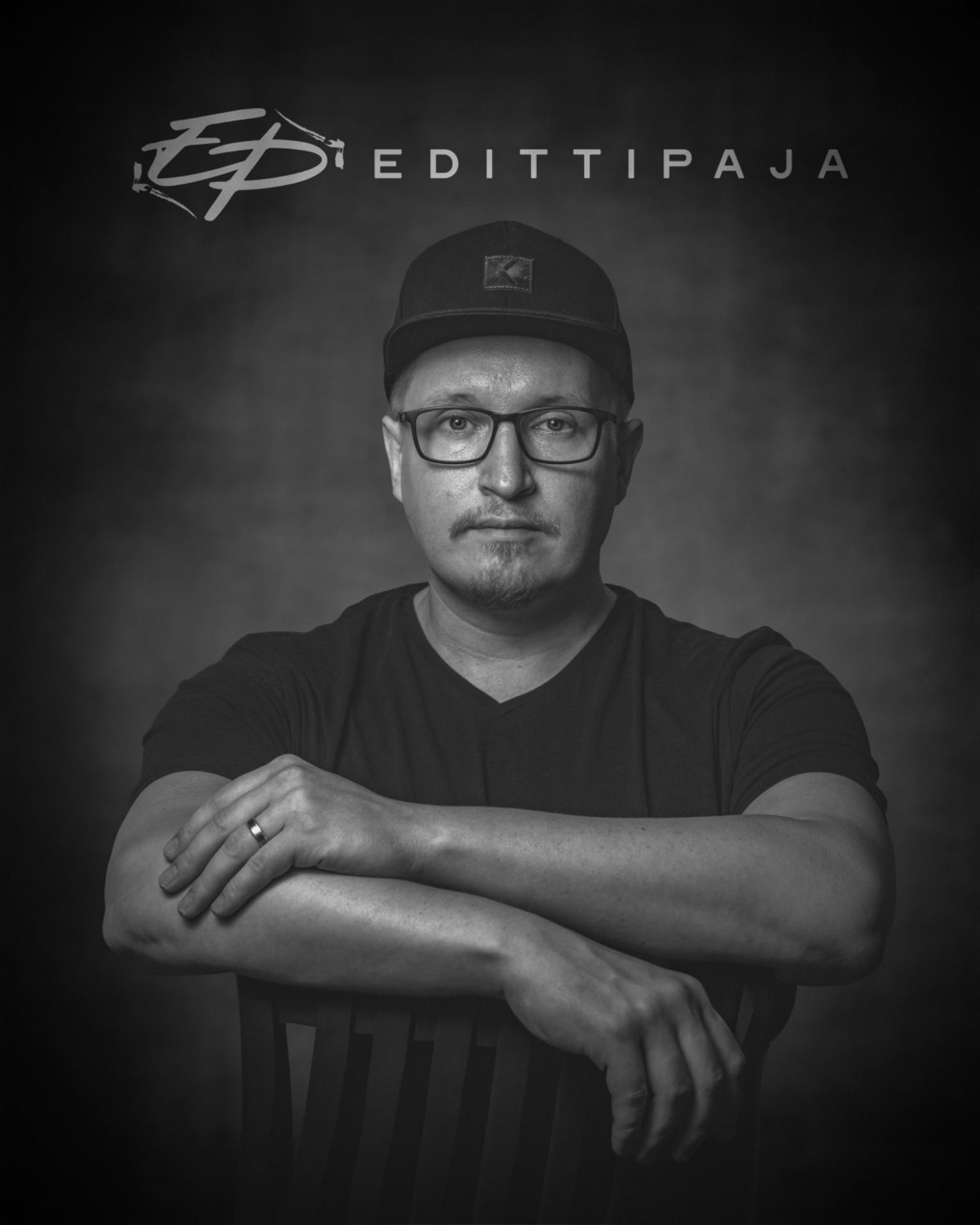 Olen Kimmo Sormunen, kuvien rakentaja ja tarinoiden kuvittaja.